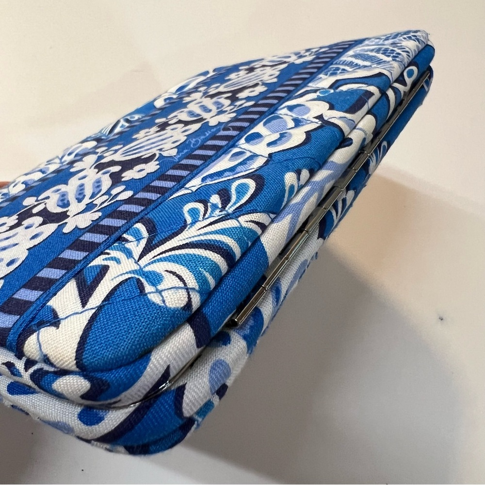 Vera Bradley Women’s Blue White Floral Lagoon Pattern opera style Clutch Wallet - Picture 5 of 14